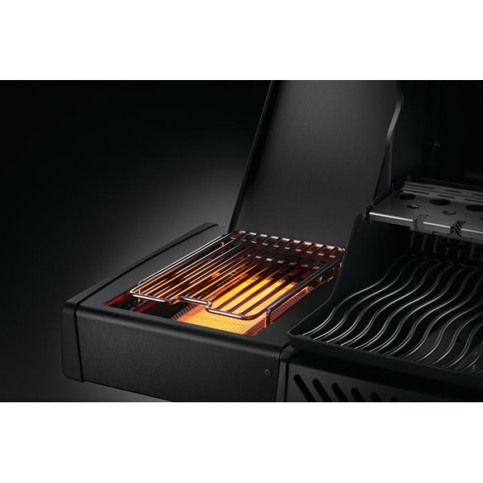 Napoleon Rogue PRO-S 425 černý plynový gril + otáčecí grilovací rožeň ZDARMA