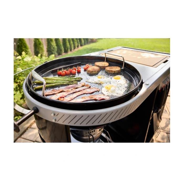 Weber Performer Premium 57 cm gril na dřevěné uhlí