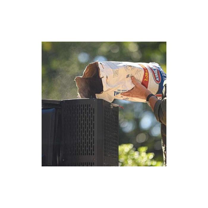 Gril a udírna Masterbuilt Gravity 560 + NÁHRADNÍ VYZDÍVKA TOPENIŠTĚ